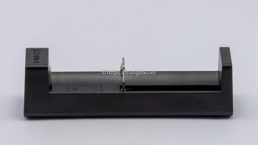Bộ sạc pin XTAR MC1 (XTAR MC1 portable lion battery charger left-side)
