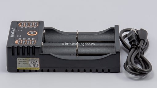 Bộ sạc pin LiitoKala Lii-202 (LiitoKala Lii-202 battery charger left-side)