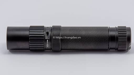 Cổng sạc USB đèn pin Zanflare F1 (Zanflare F1 flashlight horizontal-side)
